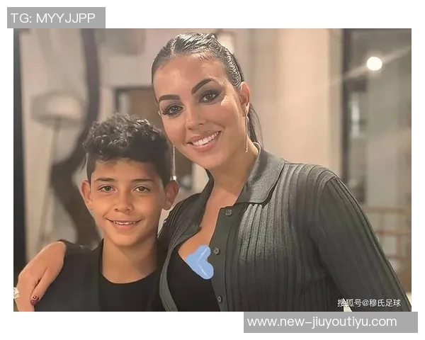 乔治娜分享迷你罗在U16国家队夺冠庆祝瞬间感慨妈妈为你感到无比骄傲 乔治娜分享迷你罗在U16国家队夺冠庆祝瞬间感慨妈妈为你感到无比骄傲