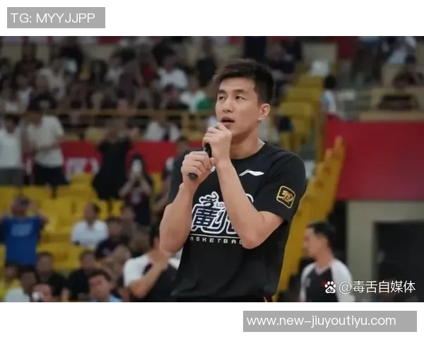 郭艾伦重返训练场广州龙狮迎来熟悉的帅气身影引发球迷热议 郭艾伦重返训练场广州龙狮迎来熟悉的帅气身影引发球迷热议