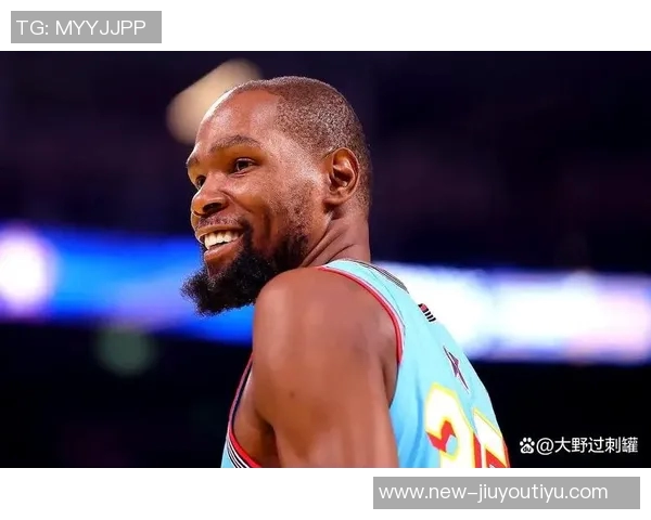 杜兰特三节表现抢眼15投8中贡献22分5篮板1助攻2盖帽第三节状态略有下滑