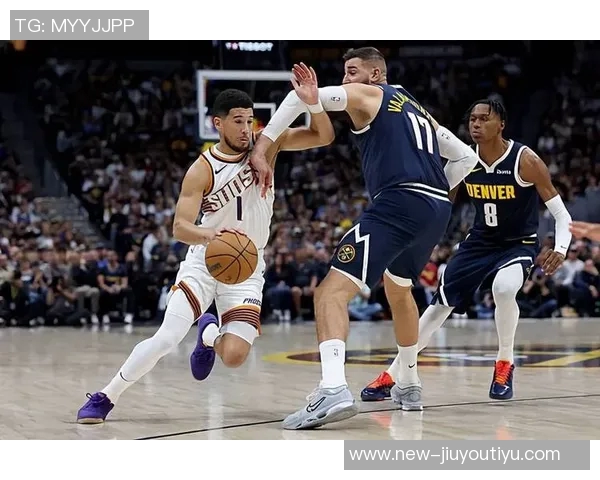 布克强势表现引领球队胜利19投10中斩获31分5篮板3助攻1抢断