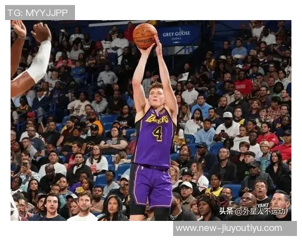 34号秀对位浓眉表现出色7中7砍下14分10板正负值高达24