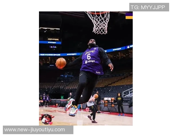 詹姆斯强调全场紧逼防守的重要性需依赖阵容深度的支撑 詹姆斯强调全场紧逼防守的重要性需依赖阵容深度的支撑